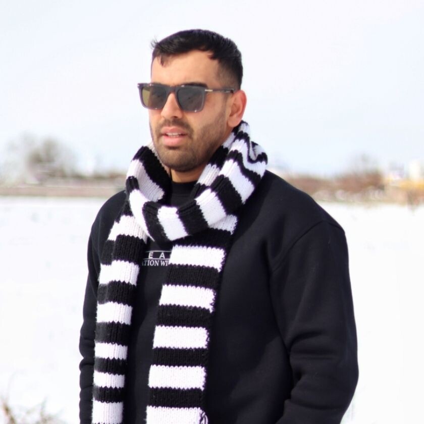 آرمان اکبری