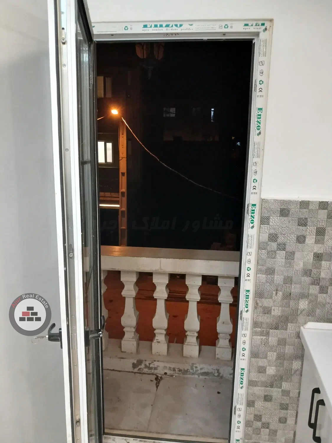 تک واحدی لاهیجان ۱۰۵متر کوچه۸متری در خرید آپارتمان خ زمانی هشتم لاهیجان عکس شماره 2