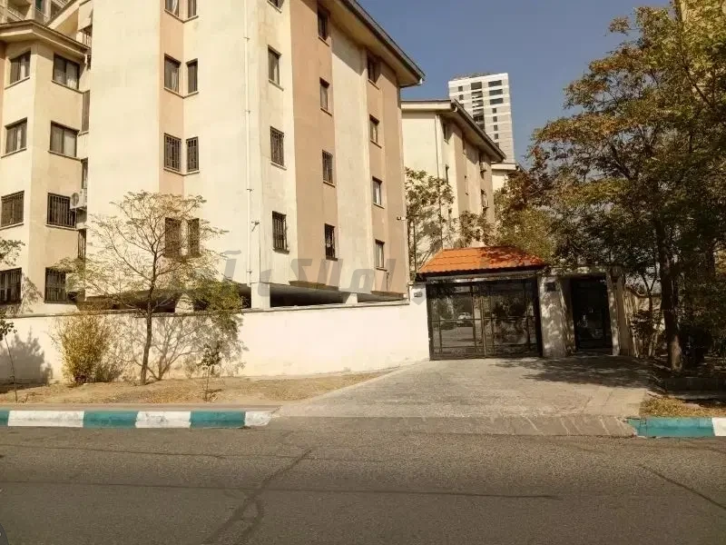 شهرک غرب ۱۵۸ متر سه بر نور با قدرالسهم ارزنده در خرید آپارتمان خ پیروزان جنوبی تهران عکس شماره 1