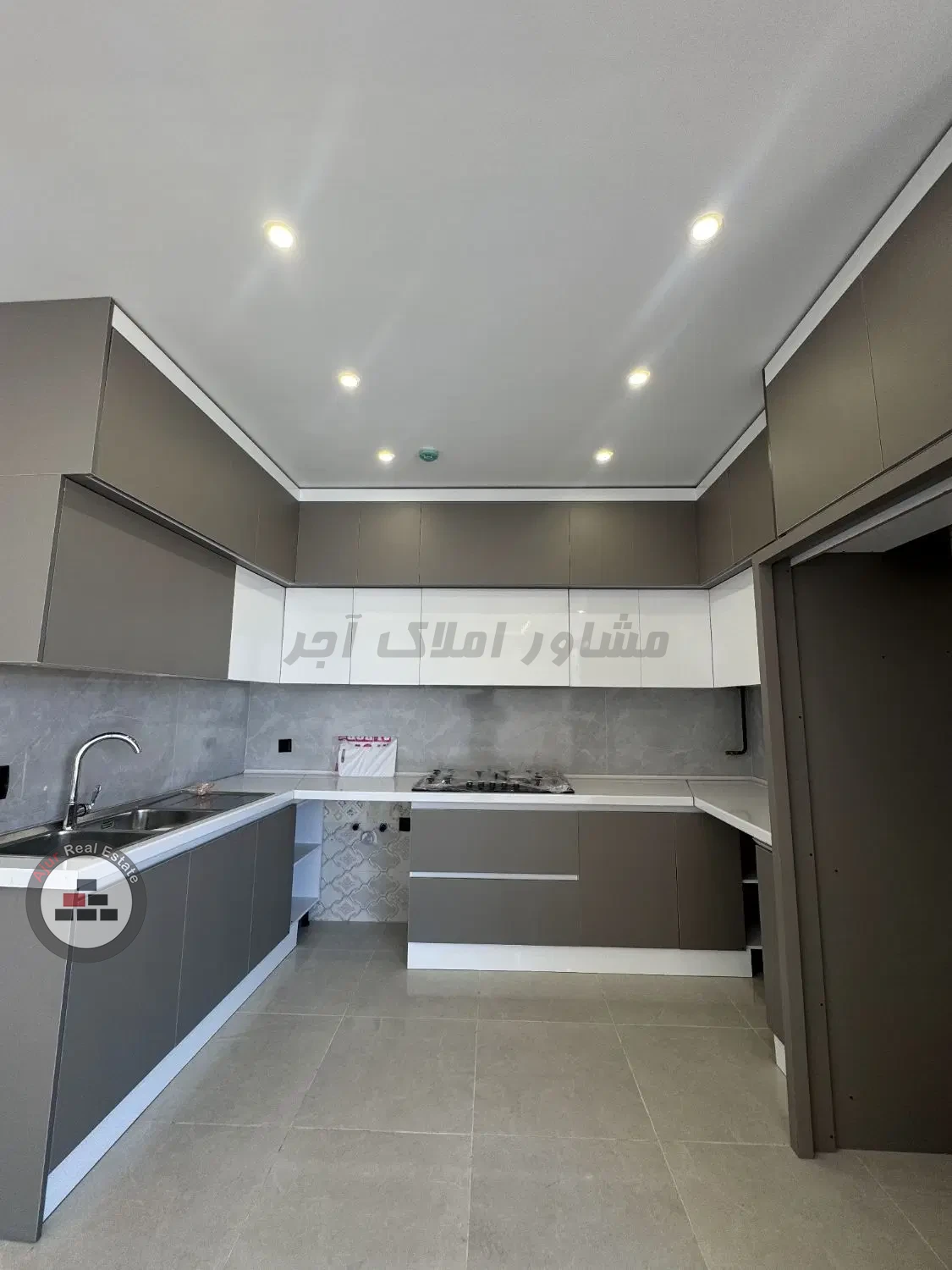 فروش واحد ۹۰ متری نوساز فول امکانات در خرید آپارتمان بلوار دانشگاه لاهیجان عکس شماره 2