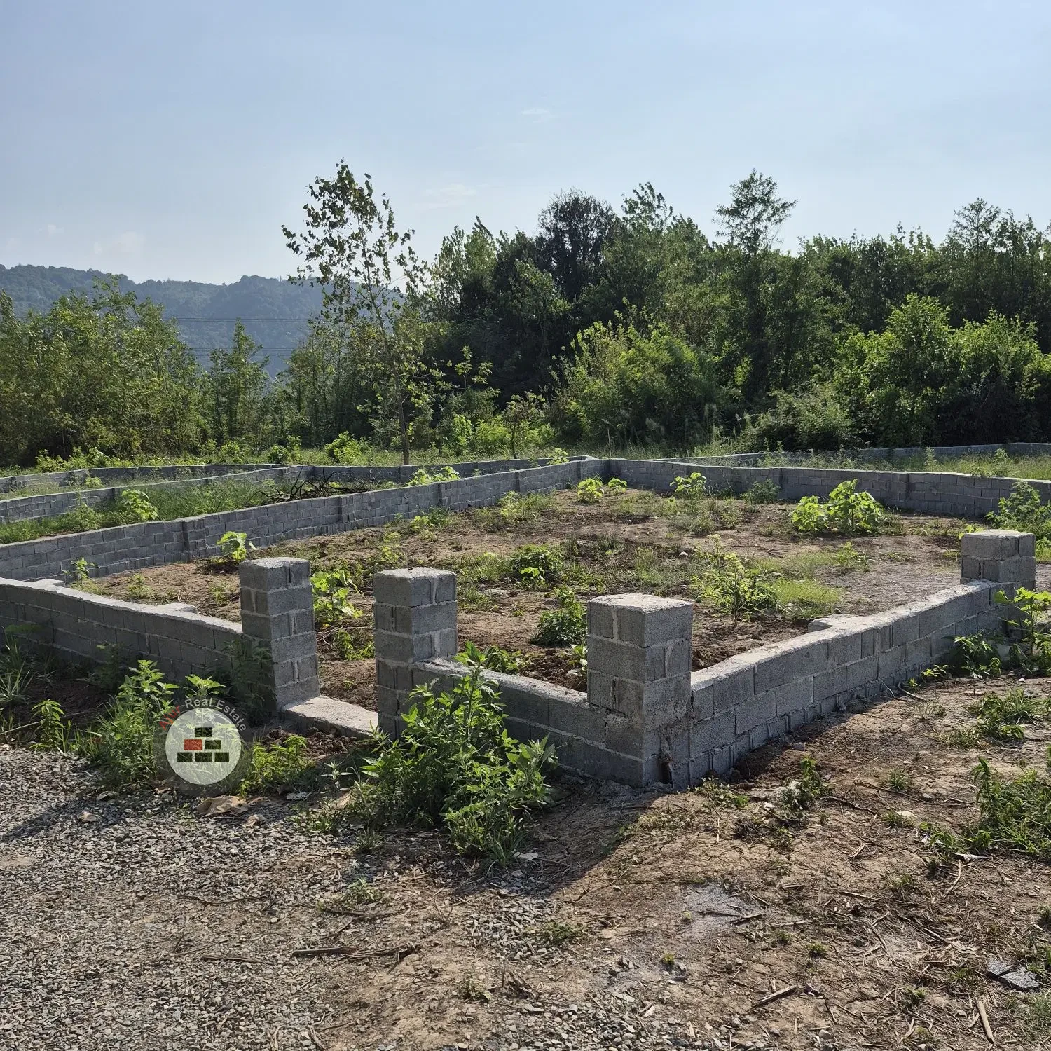 ۲۱۱ متر زمین دیوارکشی شده ، منطقه توریستی لیالستان در خرید آپارتمان خ رجایی لاهیجان عکس شماره 1