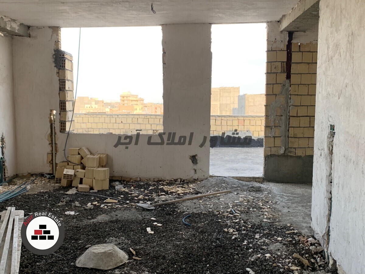  ۸۰ متر بنا ۷۰ متر تراس (پنت) در خرید آپارتمان انقلاب ۱ تا ۱۳ رباط کریم عکس شماره 2  