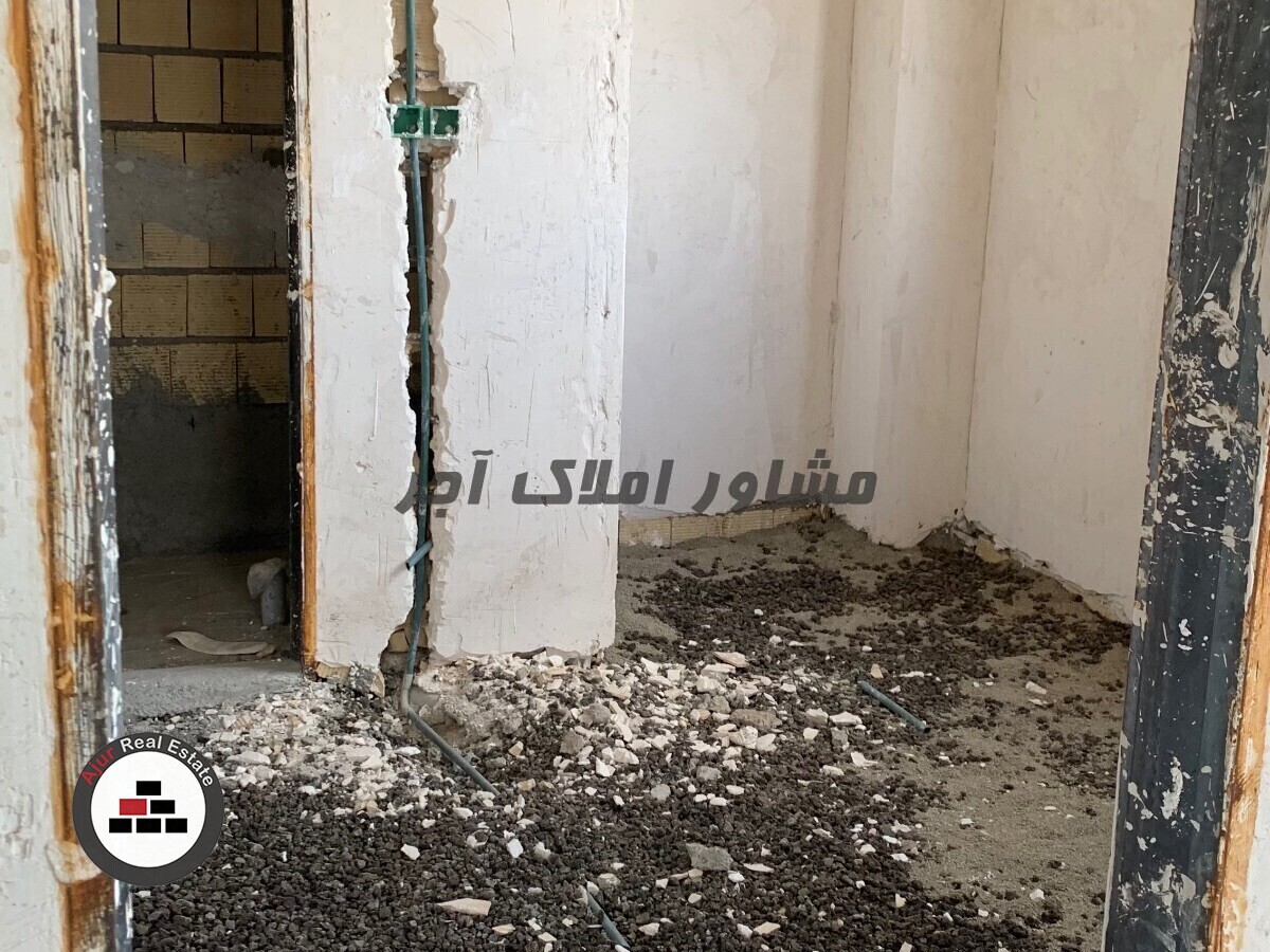  ۸۰ متر بنا ۷۰ متر تراس (پنت) در خرید آپارتمان انقلاب ۱ تا ۱۳ رباط کریم عکس شماره 3  