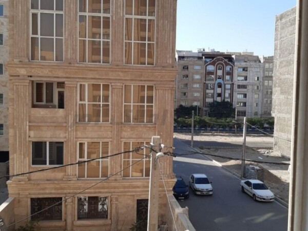 ۱۸۰متری در خیابان مصلی نماز