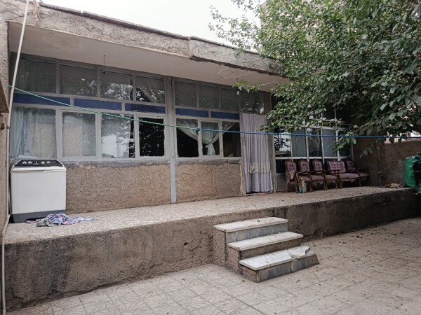 ۲۲۰ متر ۱۵۰ متر بنا