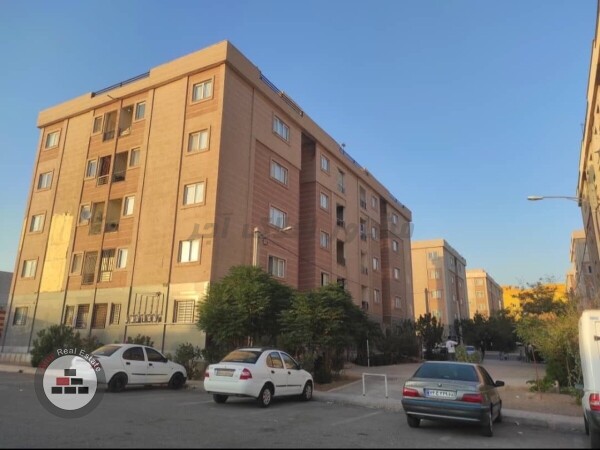 ۷۶متر دو خواب پارکینگ اسانسور